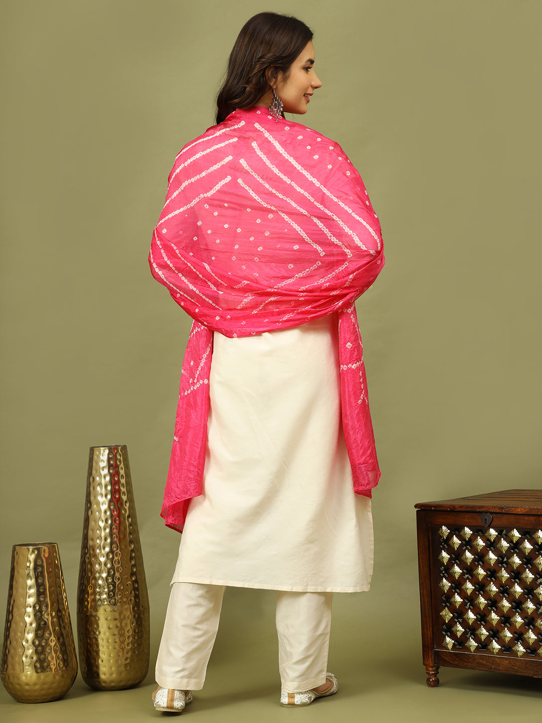 Women Solid Kurta with Trousers & Bandhani Printed Pink Color Dupatta