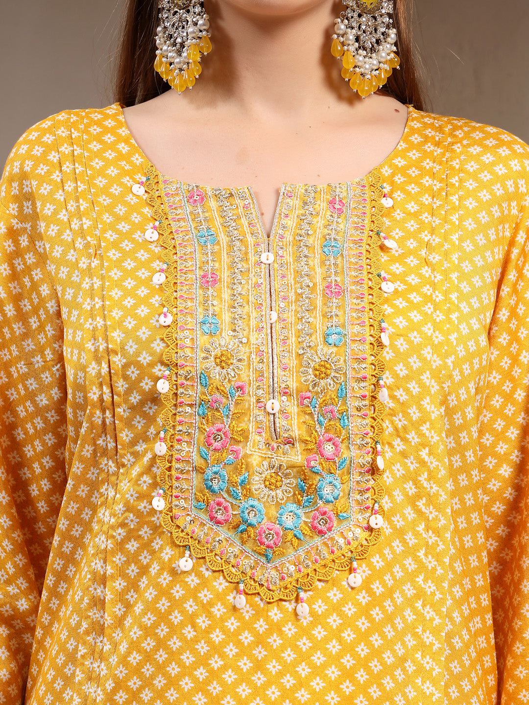 Women Printed Regular Kurta with Trousers
